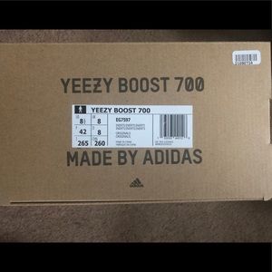 Yeezy boost 700 interia